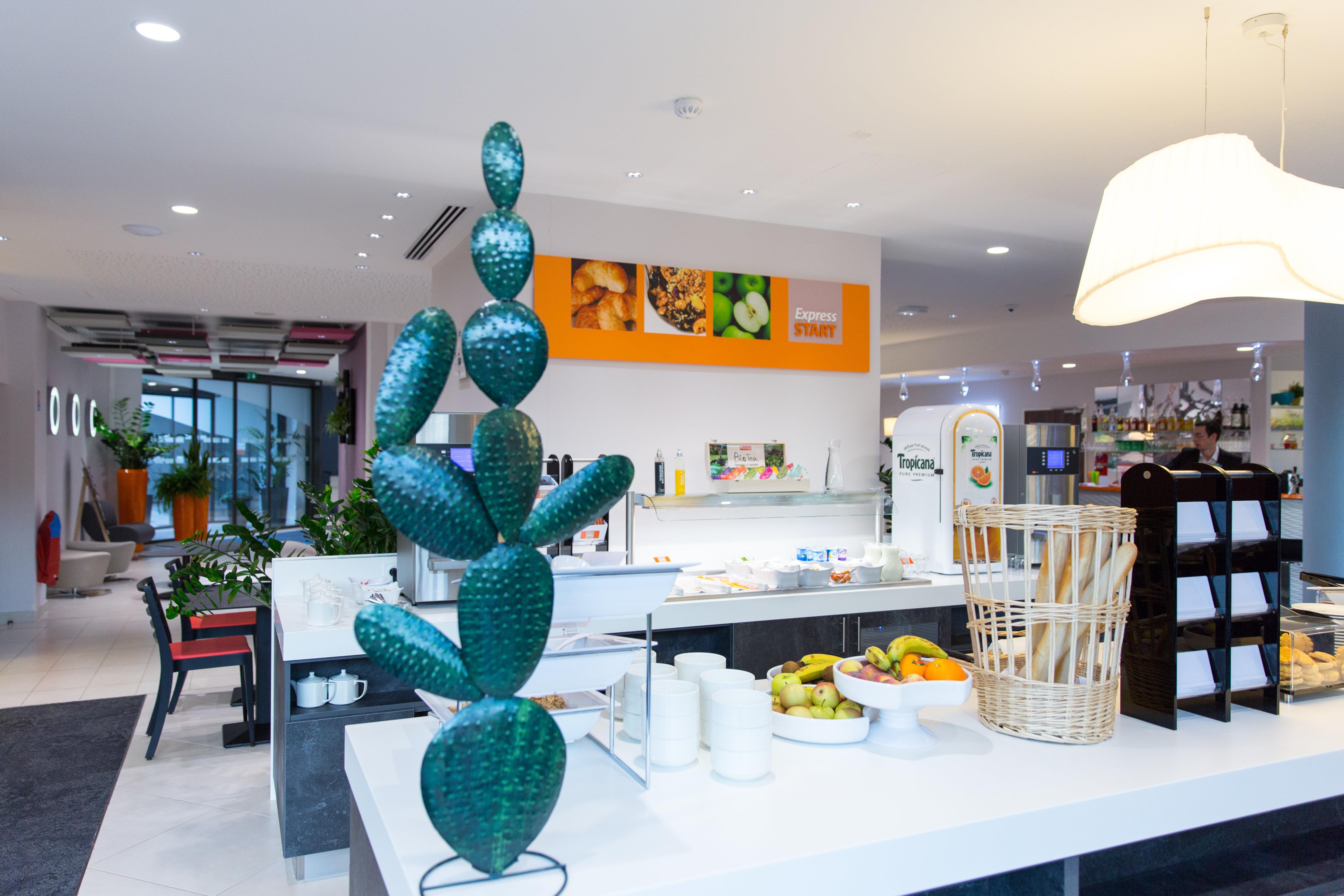 Express - Est By Ihg Hotel Toulon